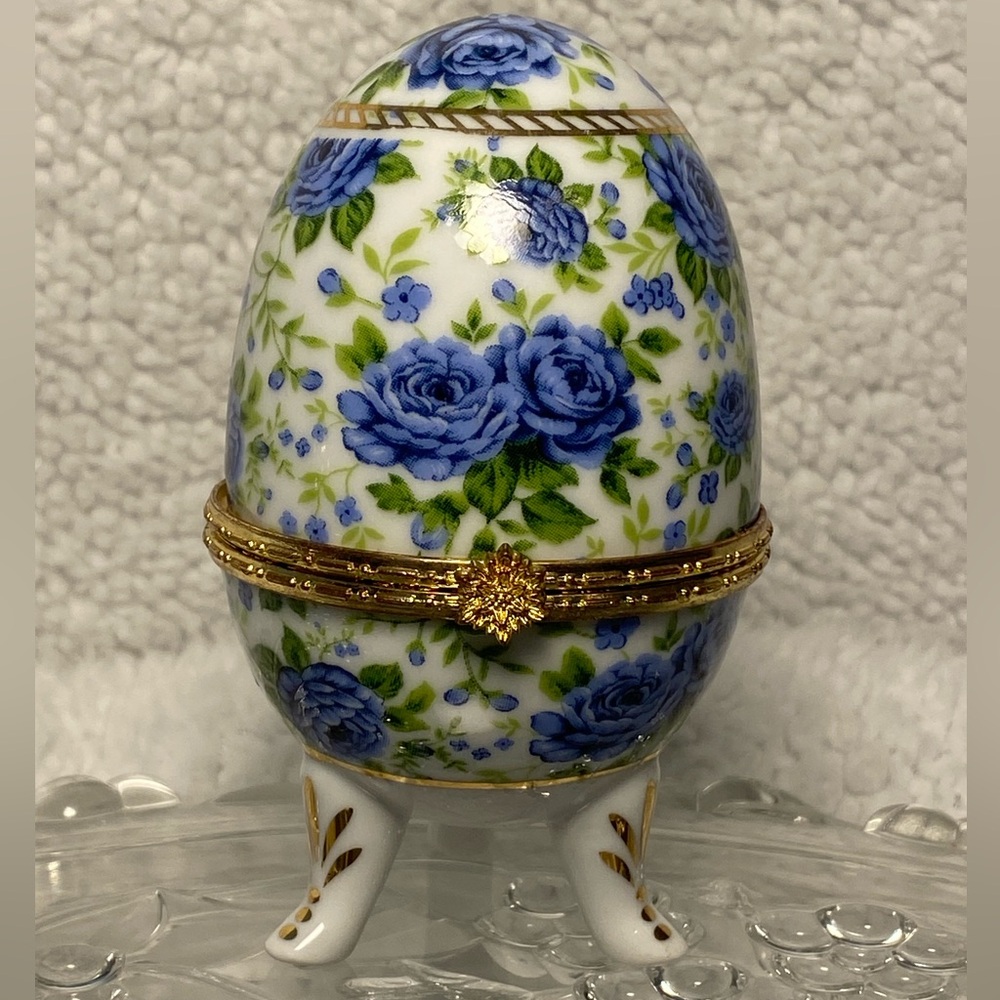Vintage Footed Porcelain Hinged Trinket Box Egg with Gold Trim